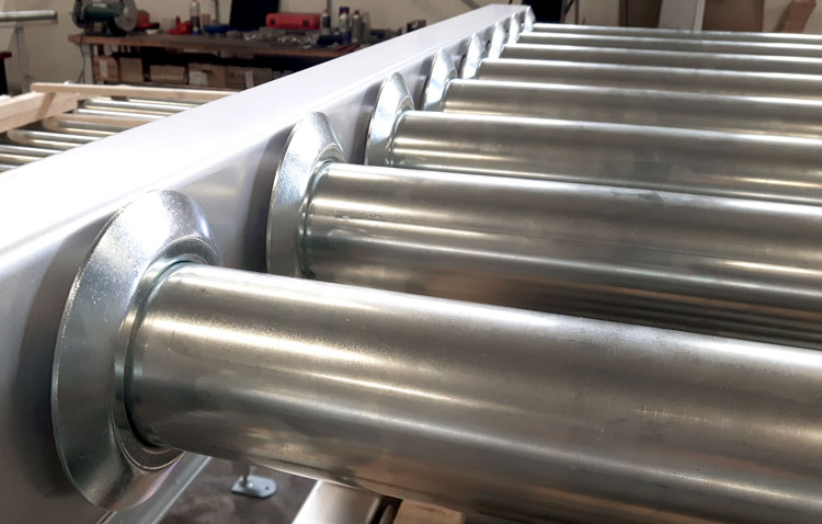 Rollenförderer mit Spurkränzen als seitliche Führung Förderer Rollen Führung